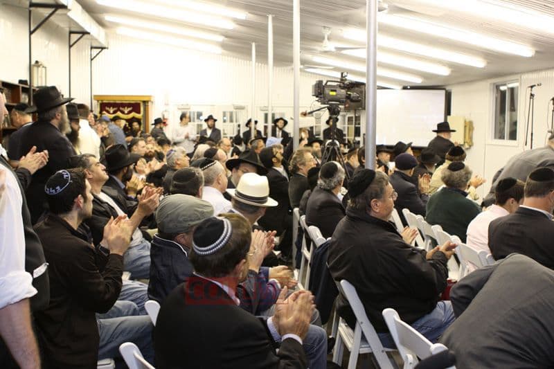 Gimmel Tammuz at the Ohel